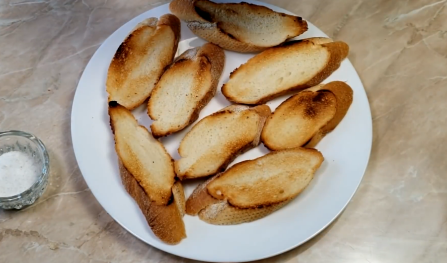 Популярная намазка на хлеб с новым вкусом: усовершенствовала рецепт из 90-х