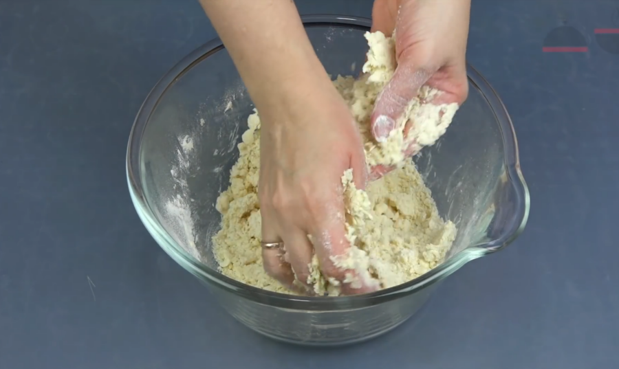 Нежный творожный пирог с песочной крошкой. Готовится за копейки, а по вкусу – блаженство