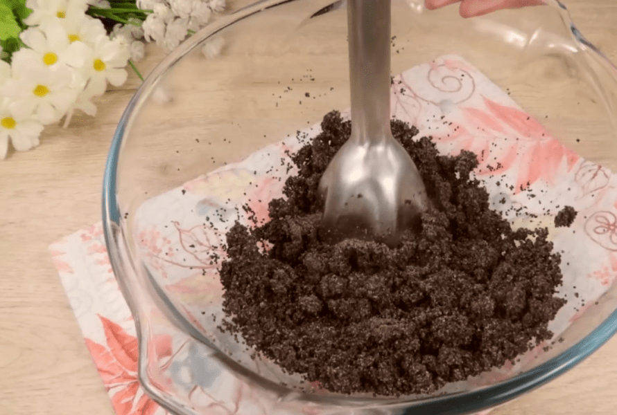 Рецепт мягкого и рыхлого макового рулета: много начинки и вкусное тесто.