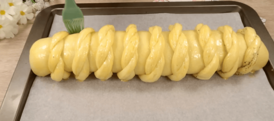 Рецепт мягкого и рыхлого макового рулета: много начинки и вкусное тесто.