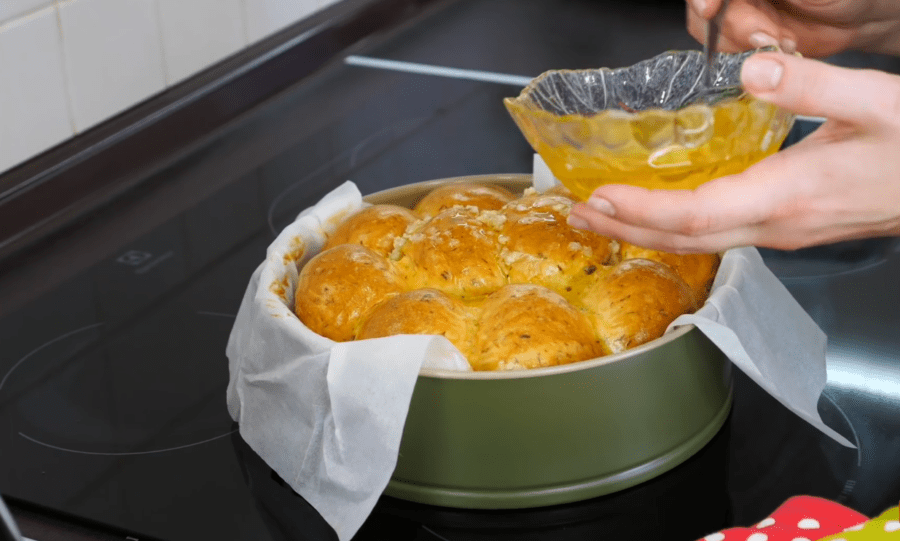 Рецепт рыхлых и нежных пончиков к борщу.