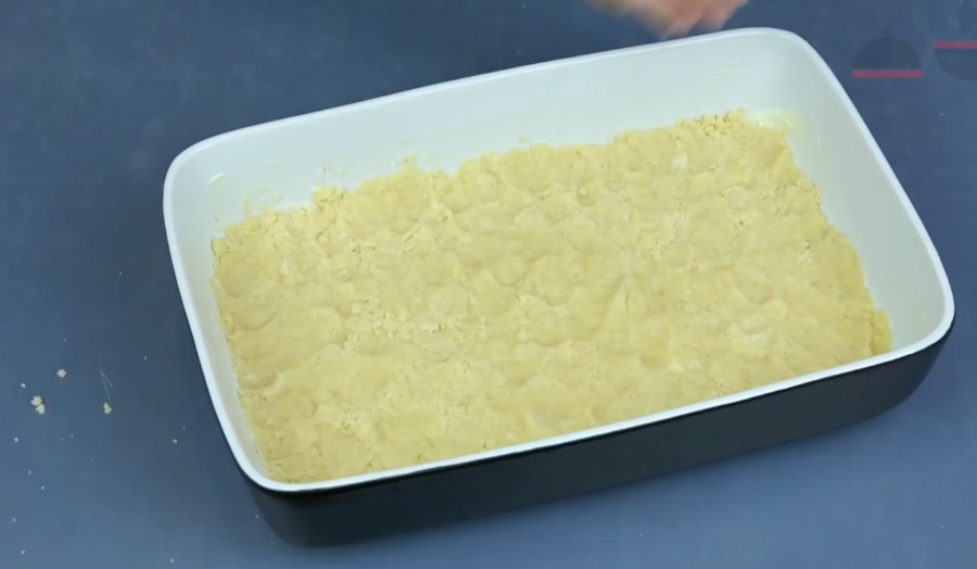 Нежный творожный пирог с песочной крошкой. Готовится за копейки, а по вкусу – блаженство