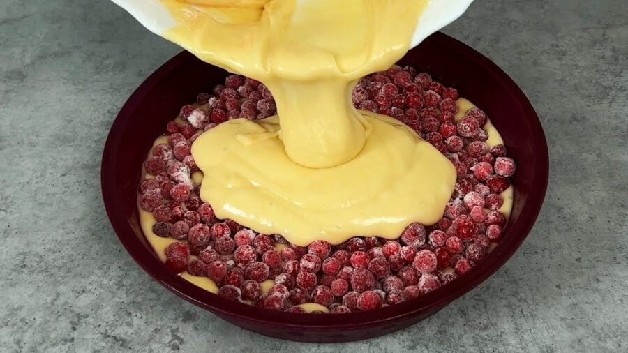 Простой рецепт вкусного домашнего пирога к чаю и кофе – самый быстрый вариант приготовления.