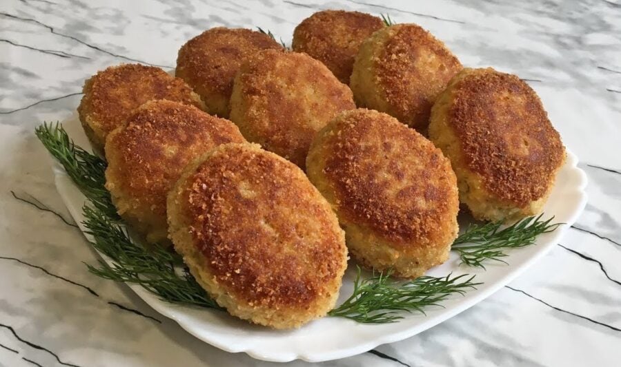 Покупаю рыбное филе и готовлю котлеты, как в детском саду. 