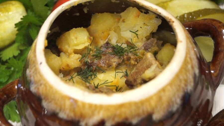 Вкусный рецепт мяса с картофелем в горшках 