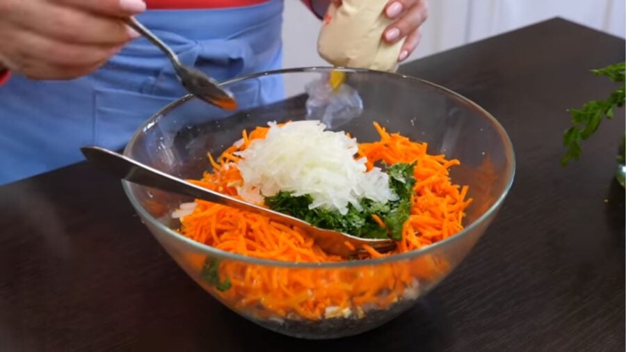 Как приготовить салат-закуску из простых ингредиентов 