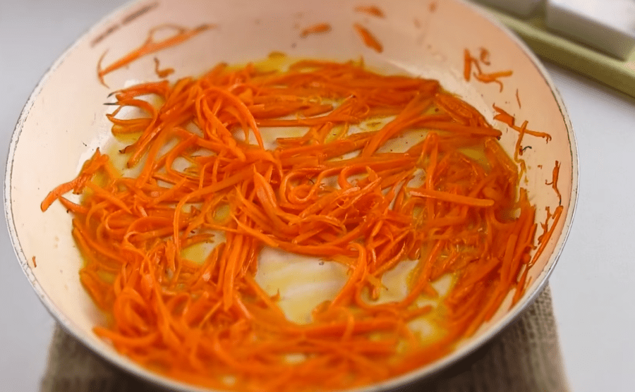 Рецепт пряного и сочного салата с кабачками по-корейски
