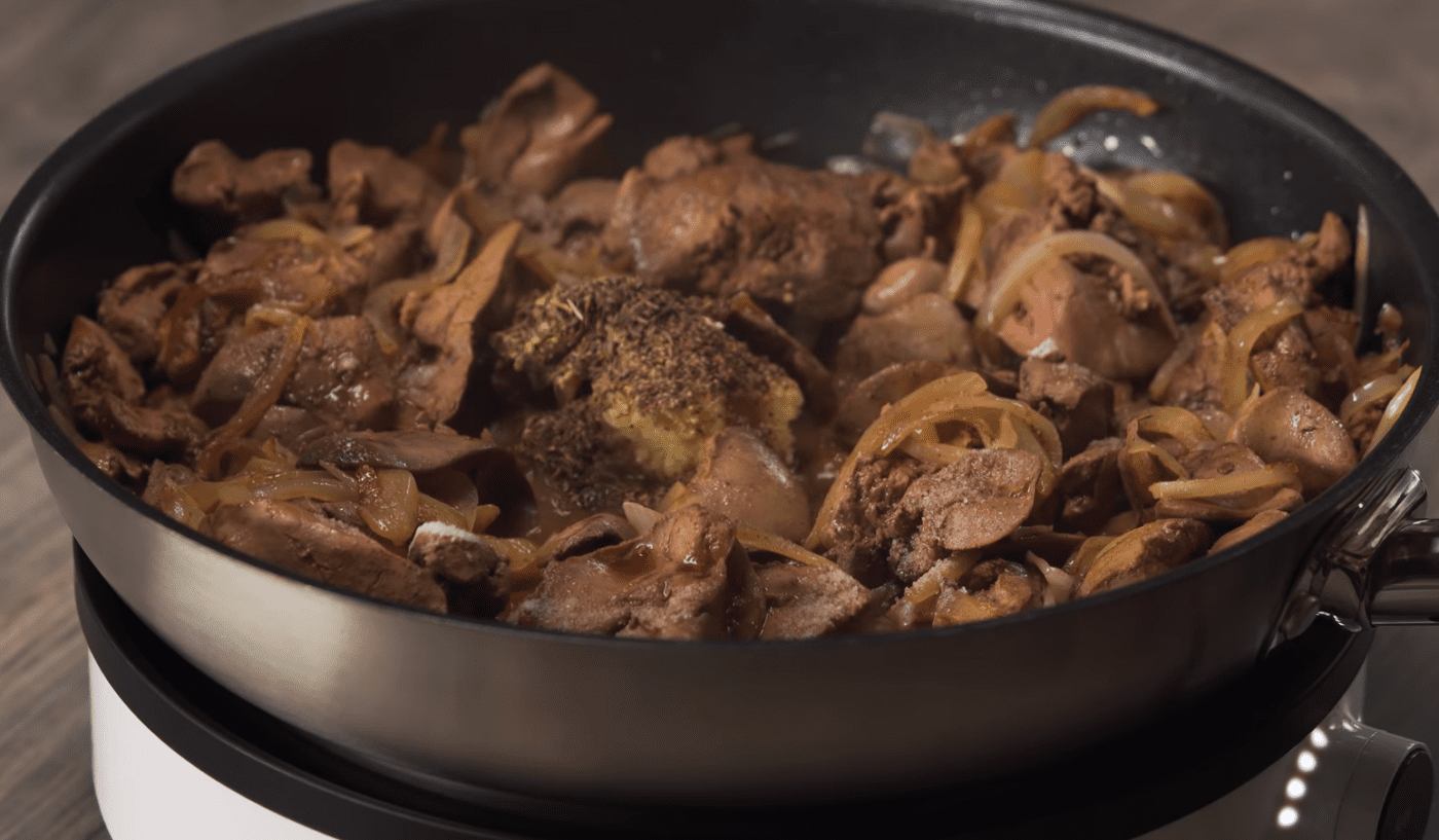 Рецепт приготовления куриной печени в сметанном соусе