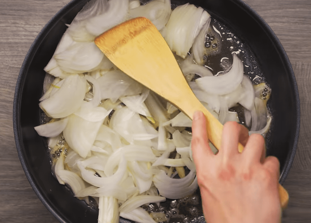 Рецепт приготовления куриной печени в сметанном соусе