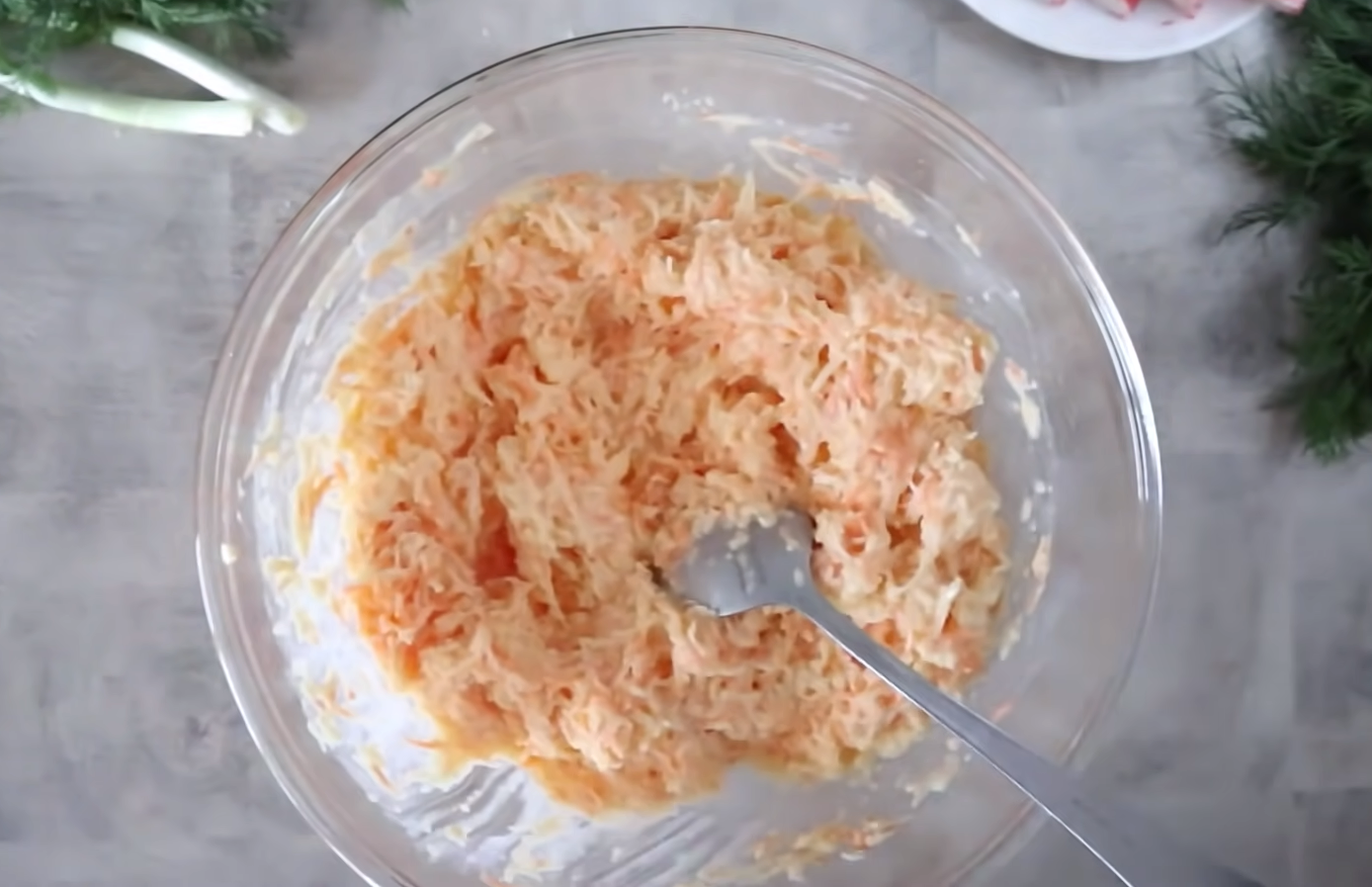 Рецепт приготовления рулета из крабовых палочек.