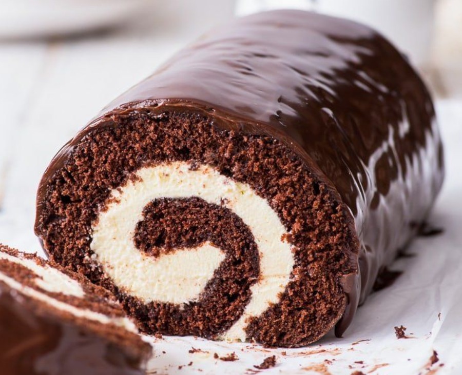 Домашний вкус за считанные минуты: рецепт рулета Орео из блинов и крем-сыра